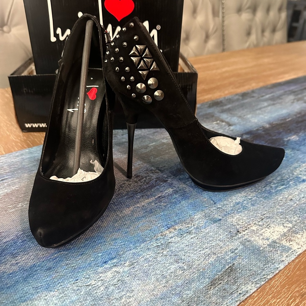 Lunchiny Fanta See Black heels sz 8
Sexy studded Black Heels
Brand NewNever worn